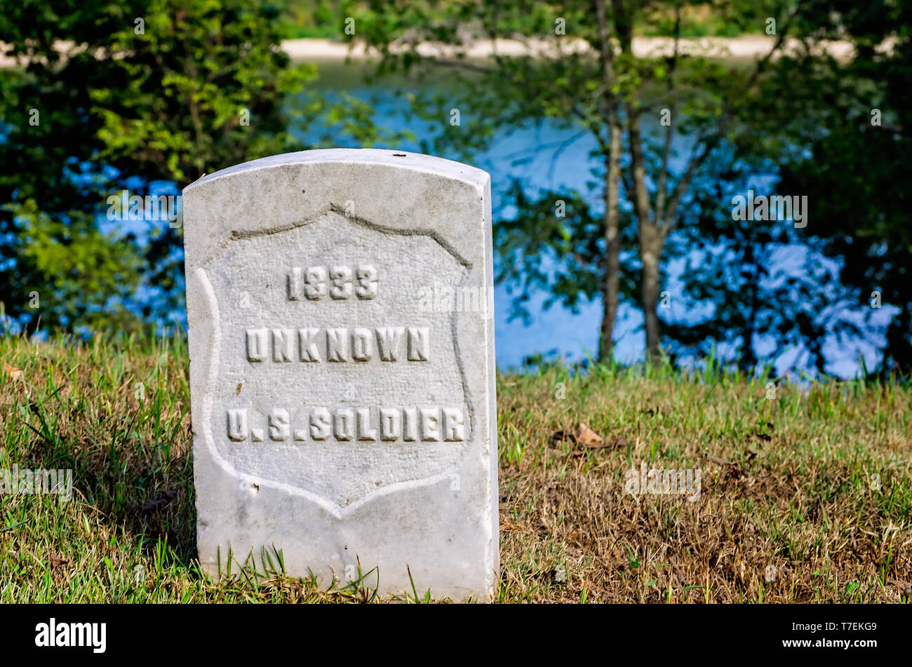 Une pierre tombale marque une guerre civile tombe des soldats au cimetière national de Shiloh Shiloh National Military Park, 21 septembre 2016, à Silo, Tennessee. Banque D'Images