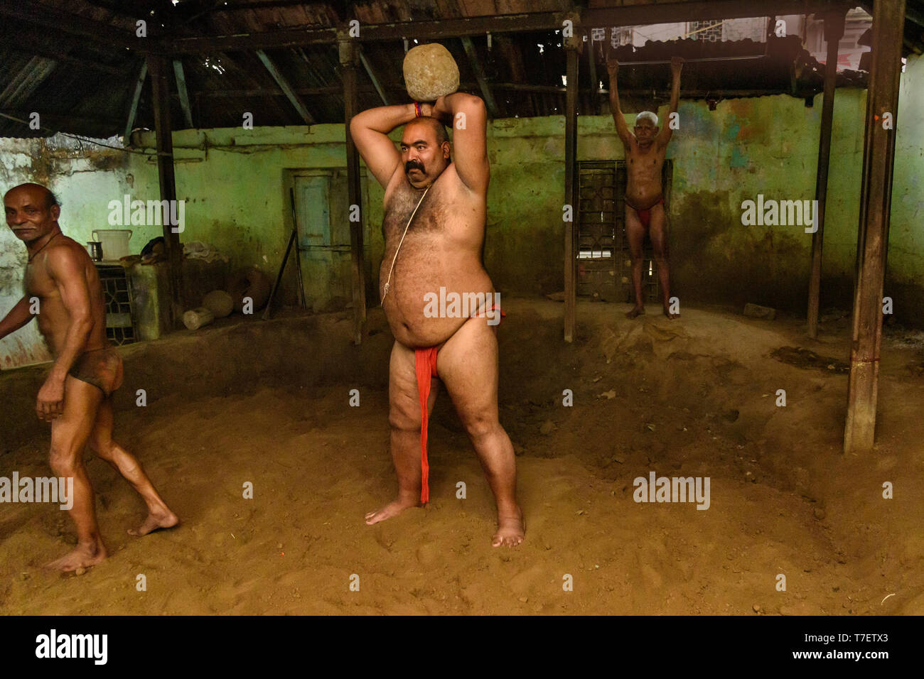 Kolkata, Inde - 14 mars 2019 : lutteurs Kushti trainining sur daily dans akhara. Ou Kushti Pehlwani est une forme traditionnelle de la lutte en Inde. Banque D'Images