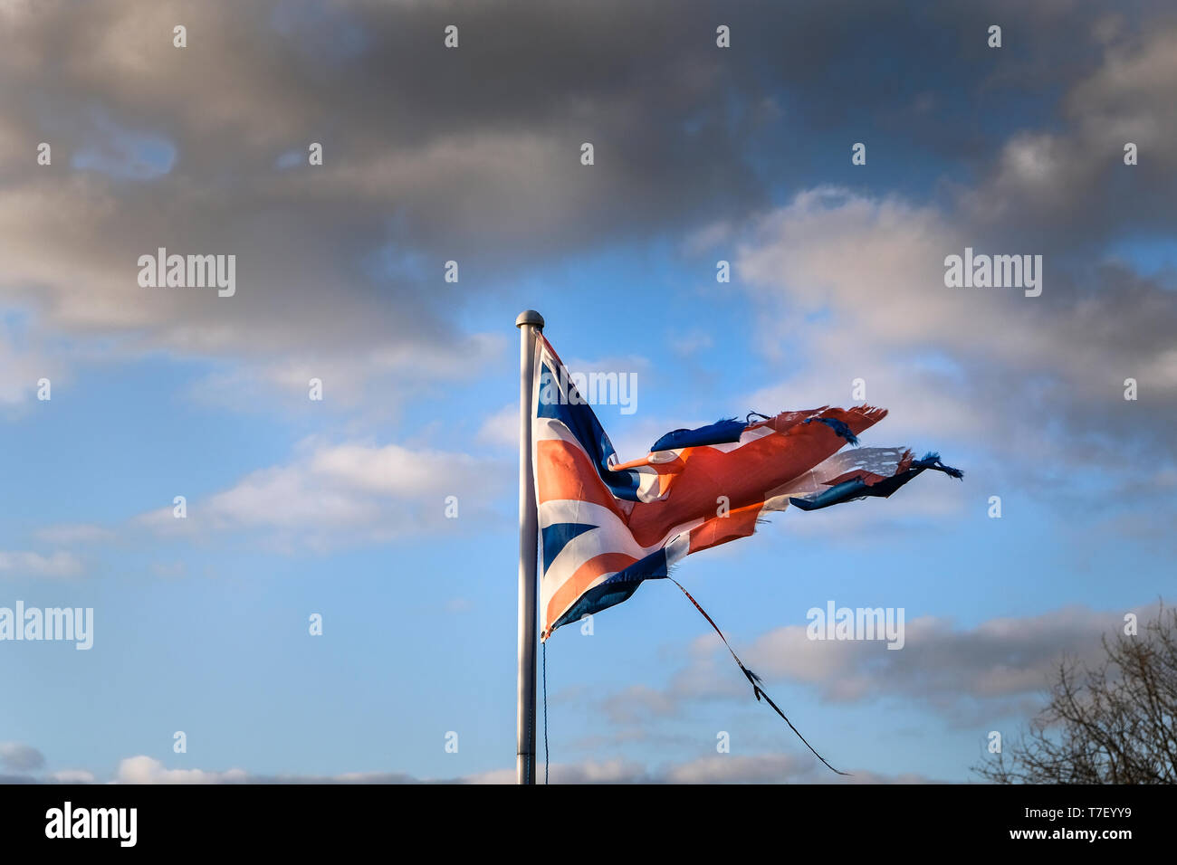 Tatty, battues et déchiré de l'union, connue sous le nom de Union Jack. Le drapeau de Grande-bretagne / UK. Banque D'Images