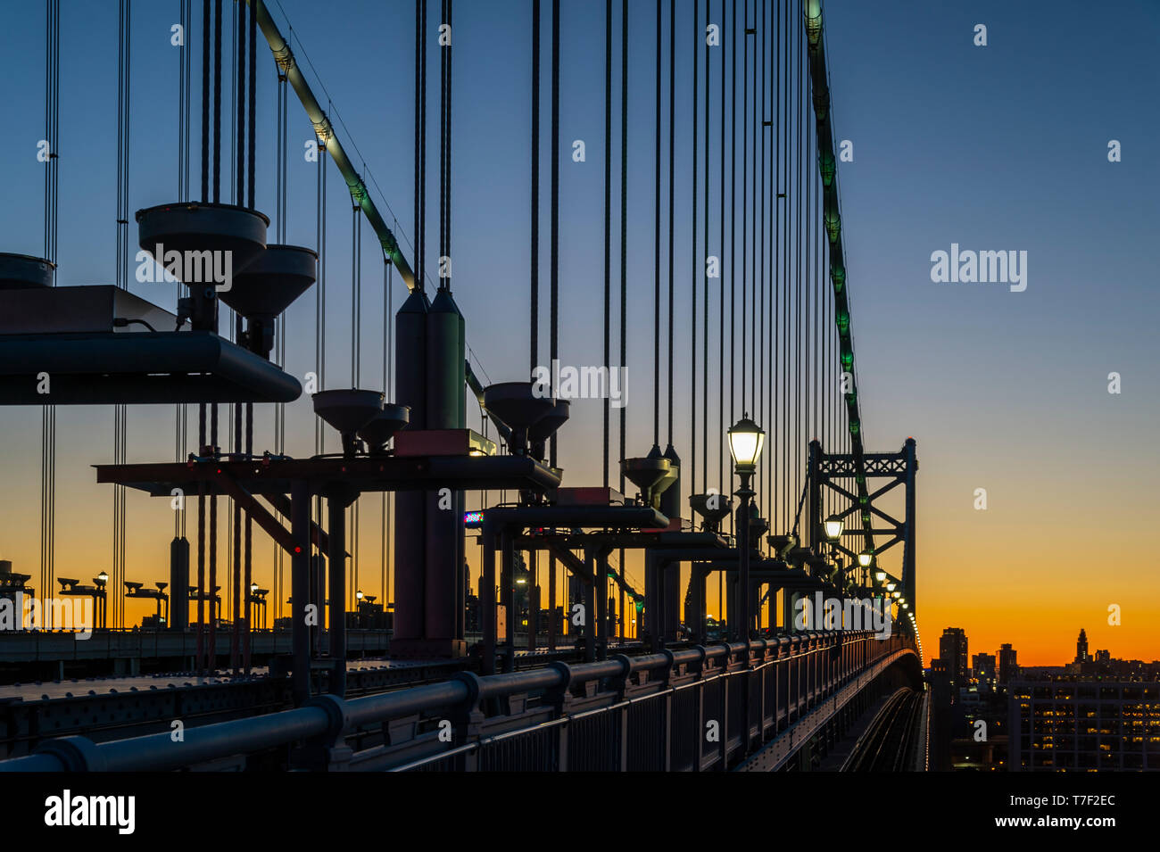 Les lumières sur le pont Benjamin Franklin de Philadelphie, en Pennsylvanie, USA Banque D'Images