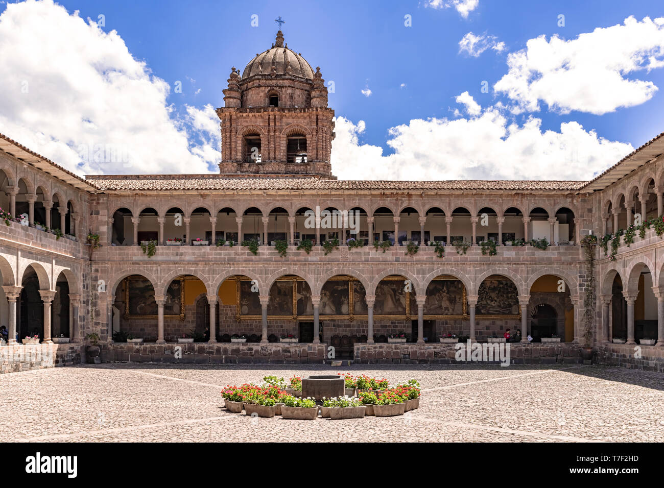 Cusco, Pérou - 11 Avril 2019 : Cour de couvent de Santo Domingo dans Koricancha complexe dans la ville de Cusco, Pérou. Koricancha était le plus importan Banque D'Images