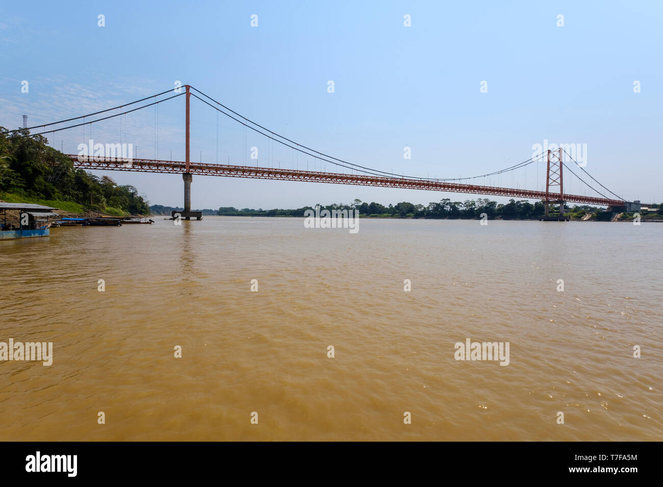 Puente Presidente Guillermo Billinghurst (également connu sous le pont continental) plus de Madre de Dios River sur l'Amazonie, Puerto Maldonado, Pérou Banque D'Images
