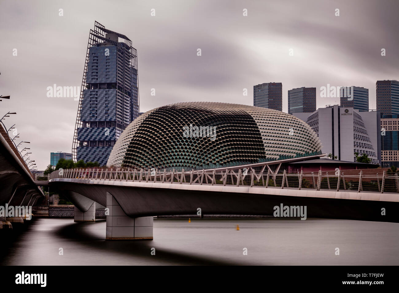 Le Pont du Jubilé et Esplanade Theatres On The Bay, à Singapour, en Asie du sud-est Banque D'Images