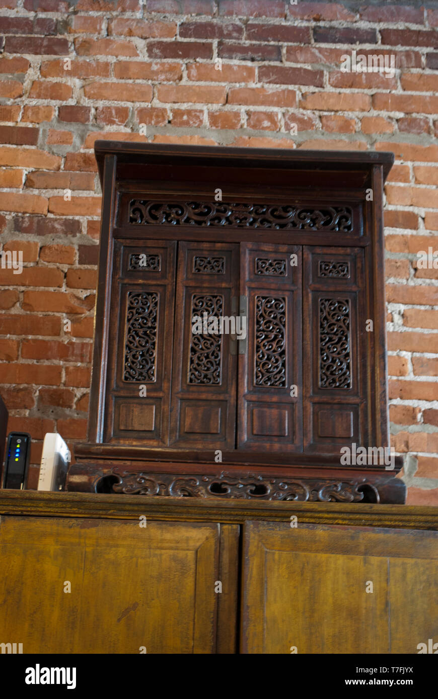 Meubles anciens. Retro intérieur. Home design style oriental traditionnel en bois faits à la main. Banque D'Images