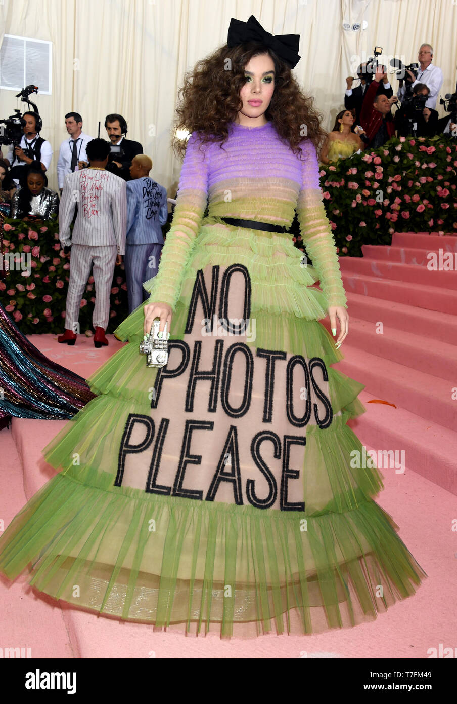Hailee Steinfeld qui fréquentent le Metropolitan Museum of Art Costume Institute Gala-bénéfice 2019 à New York, USA. Banque D'Images