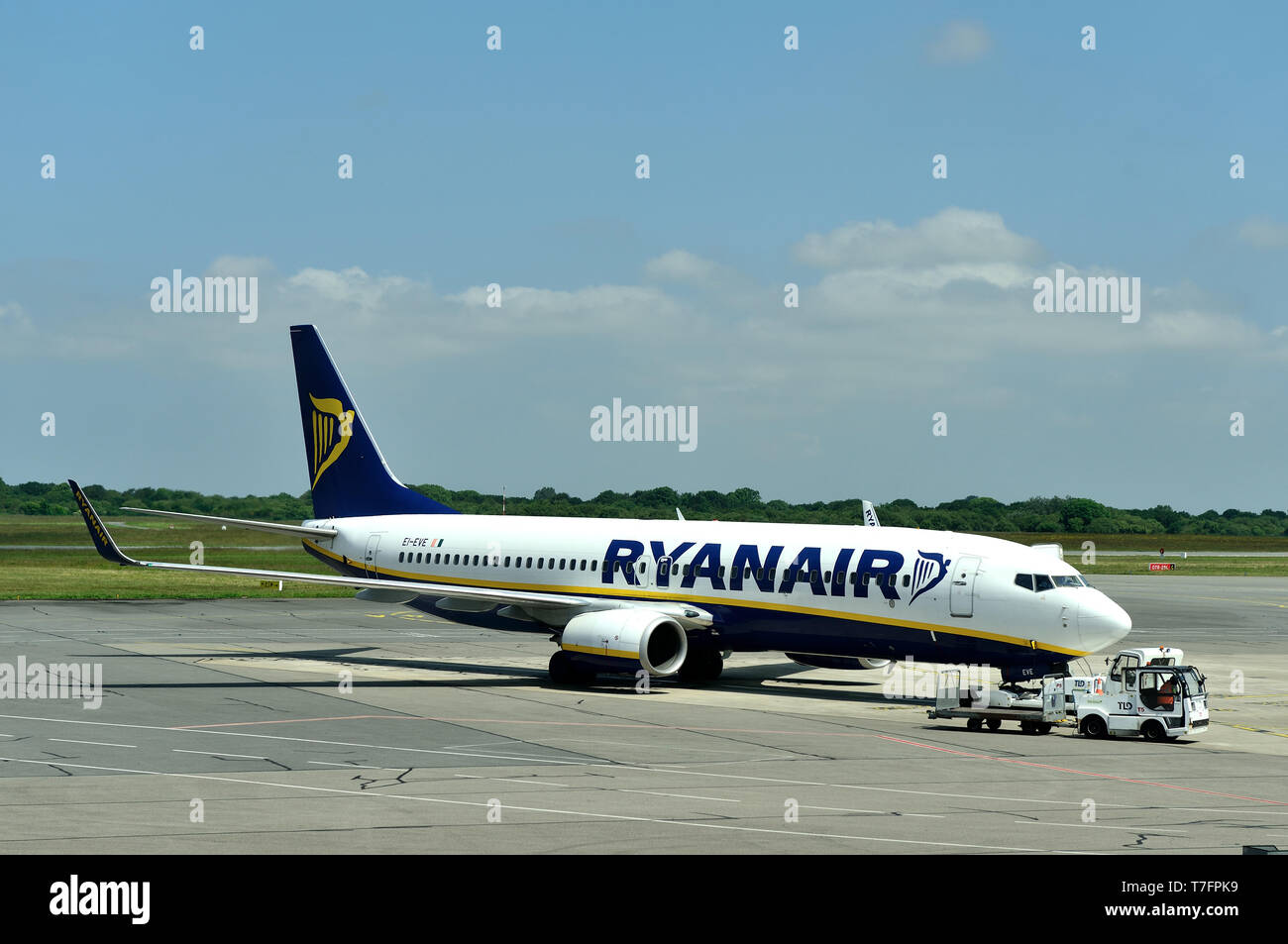 Brest (Bretagne, nord-ouest de la France) : l'aéroport de Brest-Bretagne. Boeing 737 de Ryanair sur le tarmac de l'aéroport Banque D'Images
