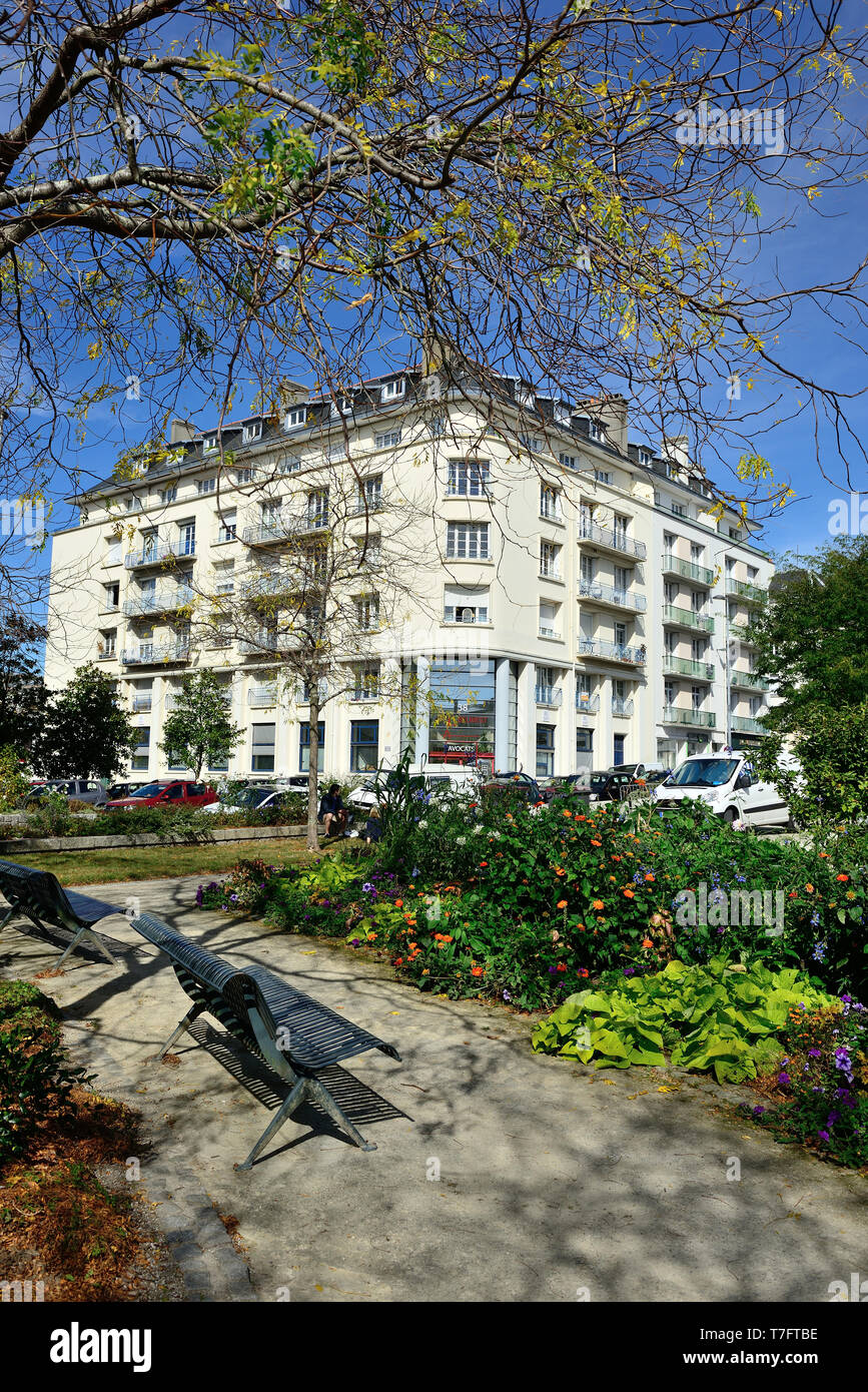 Brest (Bretagne, nord-ouest de la France) : l'immobilier dans la ville centre, Òrue ZolaÓ Emile street, vu de l'Òrue du chateau' street, dans le district Banque D'Images
