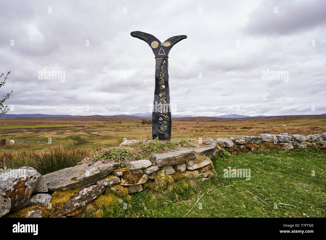 Marqueur de cycle à l'Crask inn. John O' Groats (Duncansby Head) aux terres fin. Fin Fin de sentier. Caithness. Highlands. L'Écosse. UK Banque D'Images