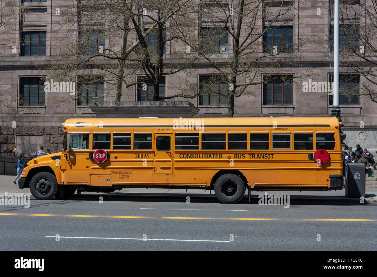 Bus scolaire à proximité de Central Park, Upper Manhattan, New York City,  USA Photo Stock - Alamy