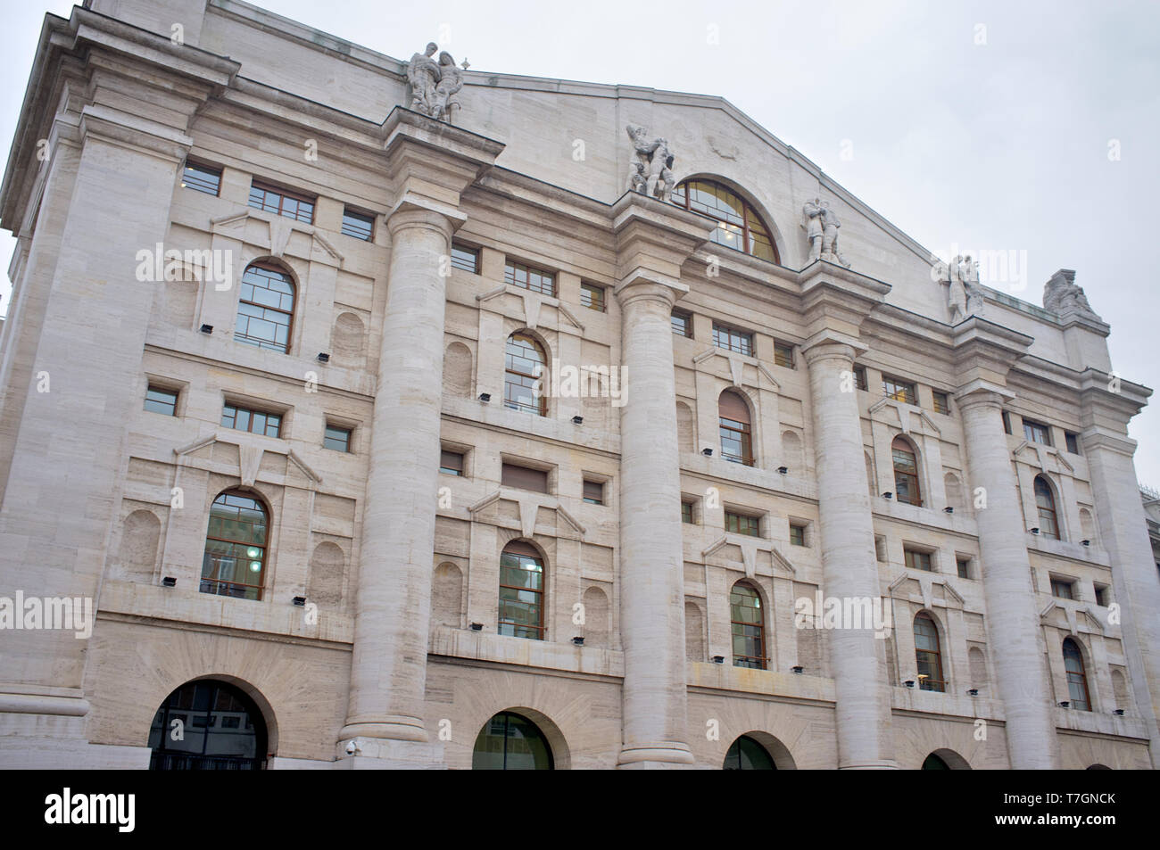 Le Palais de minuit. Palais de la bourse italienne à Milan Banque D'Images