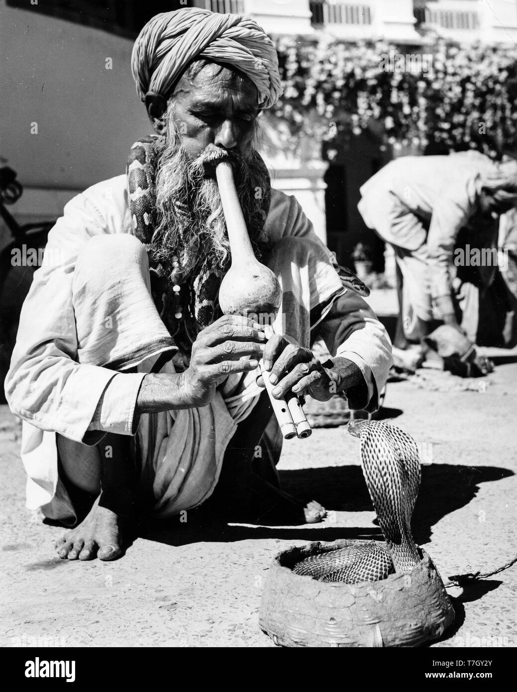 Charmeur de serpent, Benares, Inde, 1970 Banque D'Images