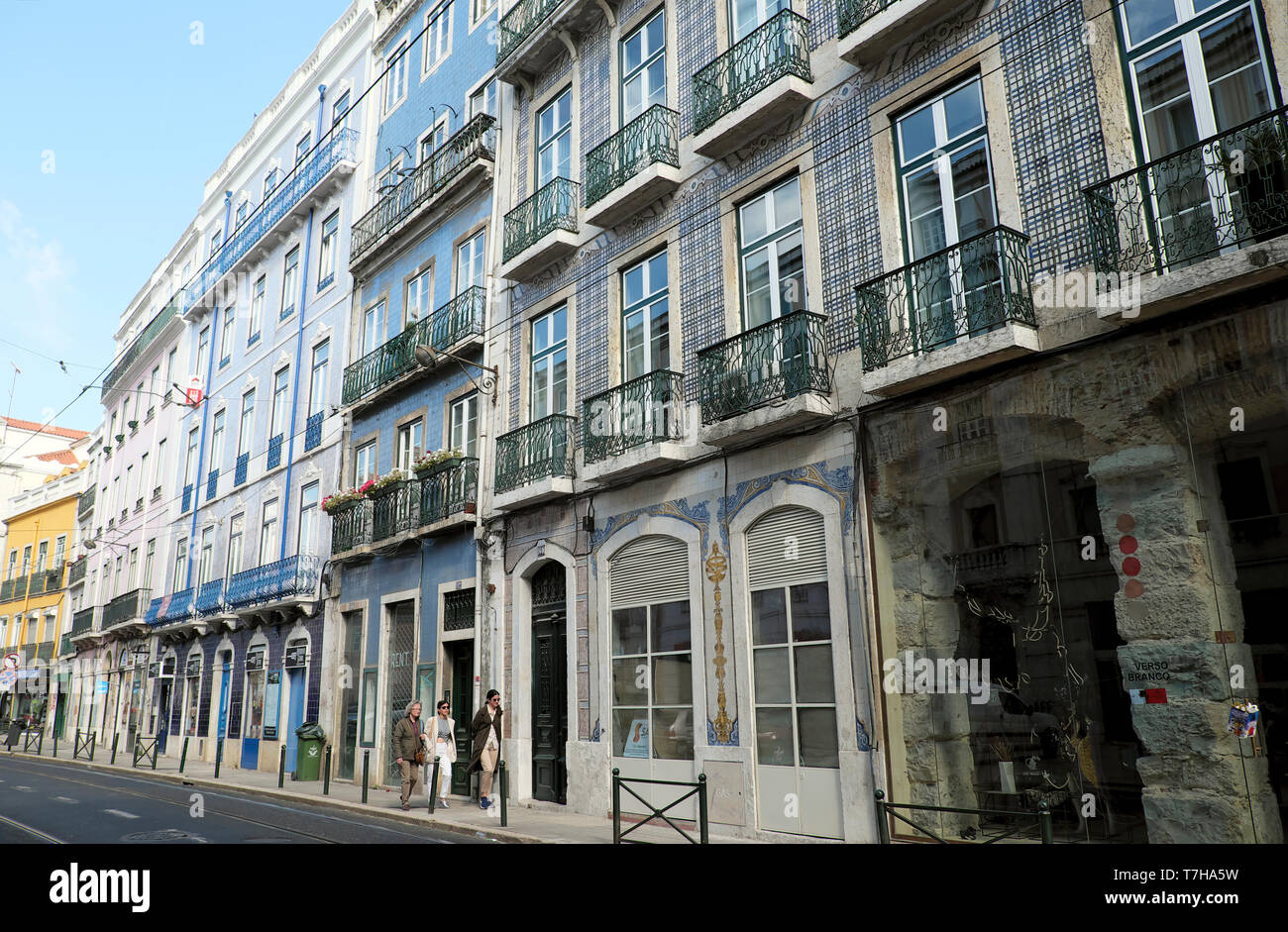 Vue de l'appartement immeubles et commerces sur la Rua da Boavista street dans la ville de Lisbonne Portugal Europe UE KATHY DEWITT Banque D'Images