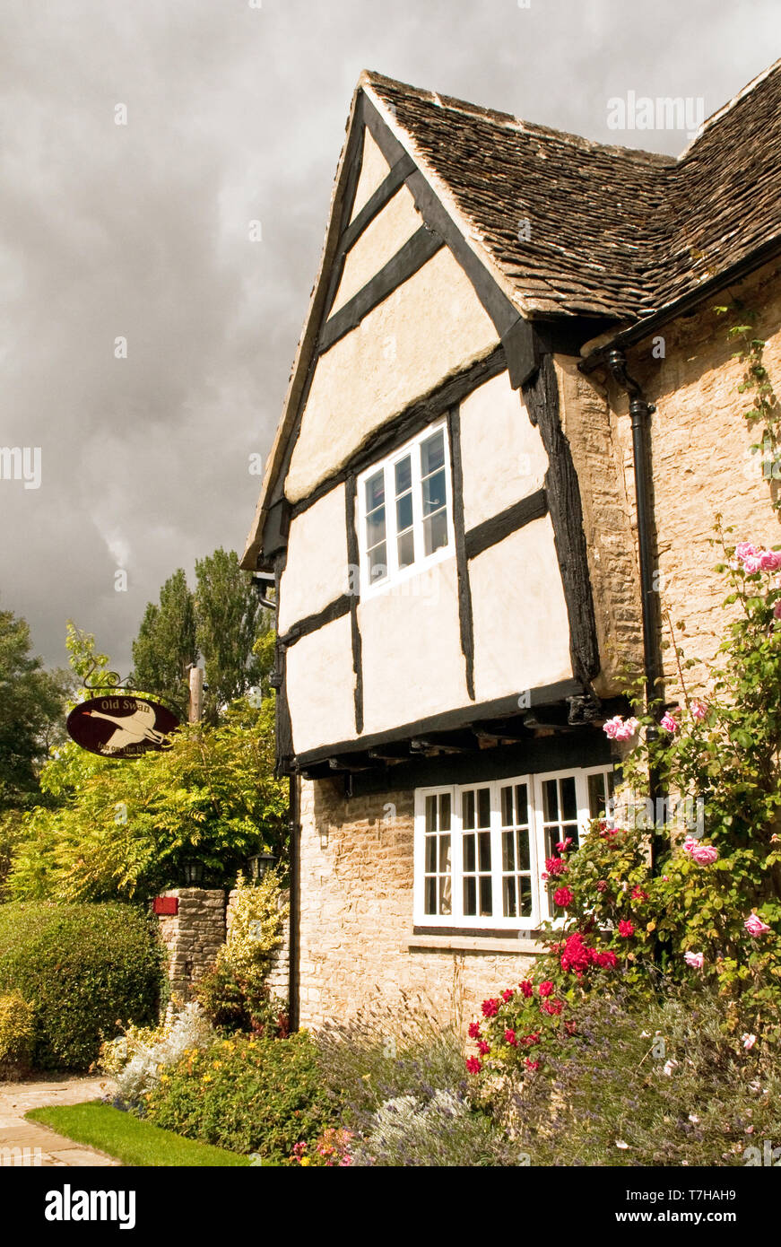 Le Old Swan Inn à Cotswolds Minster Lovell Oxfordshire Banque D'Images