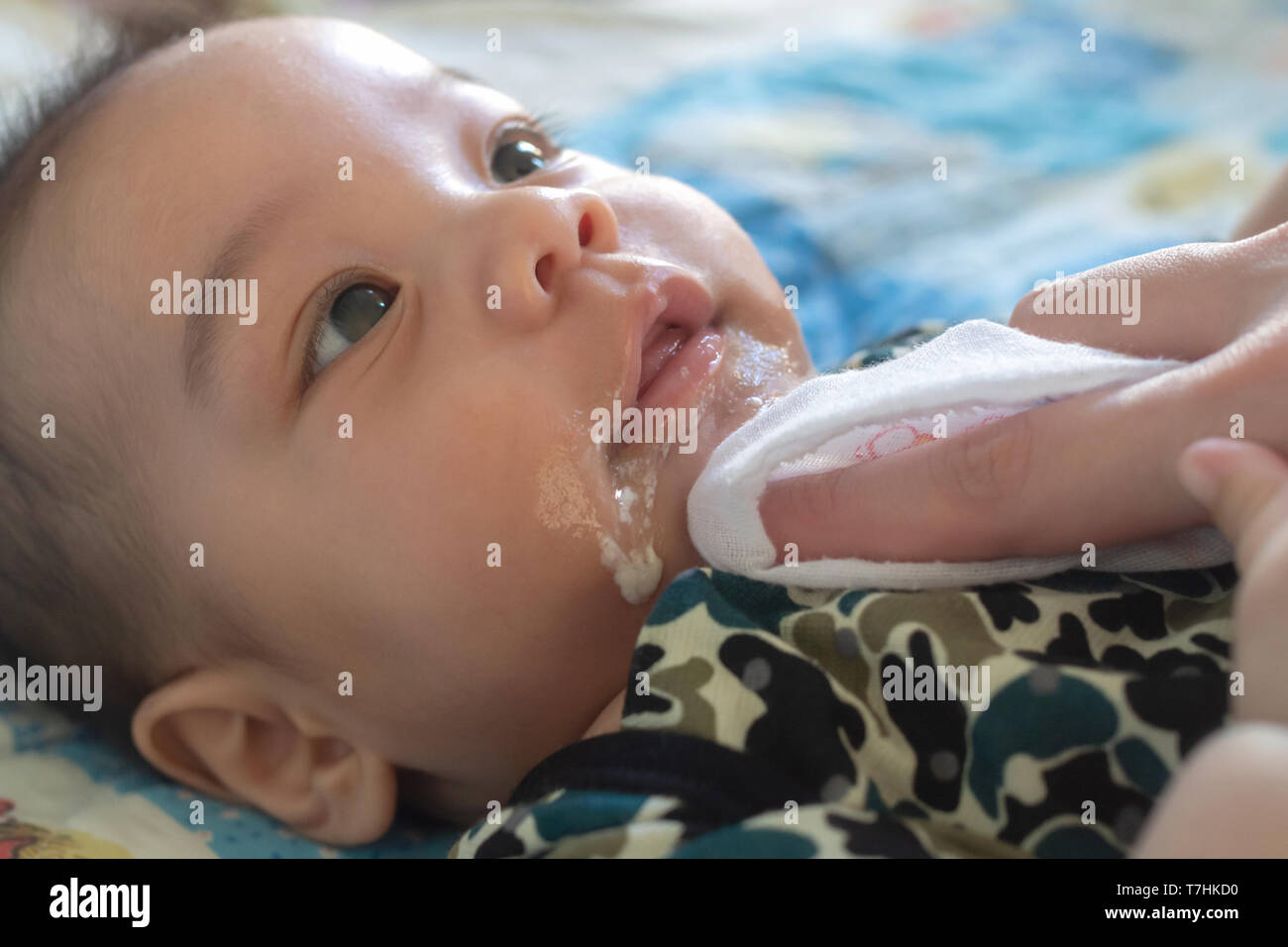 Baby vomit Banque de photographies et d'images à haute résolution - Alamy
