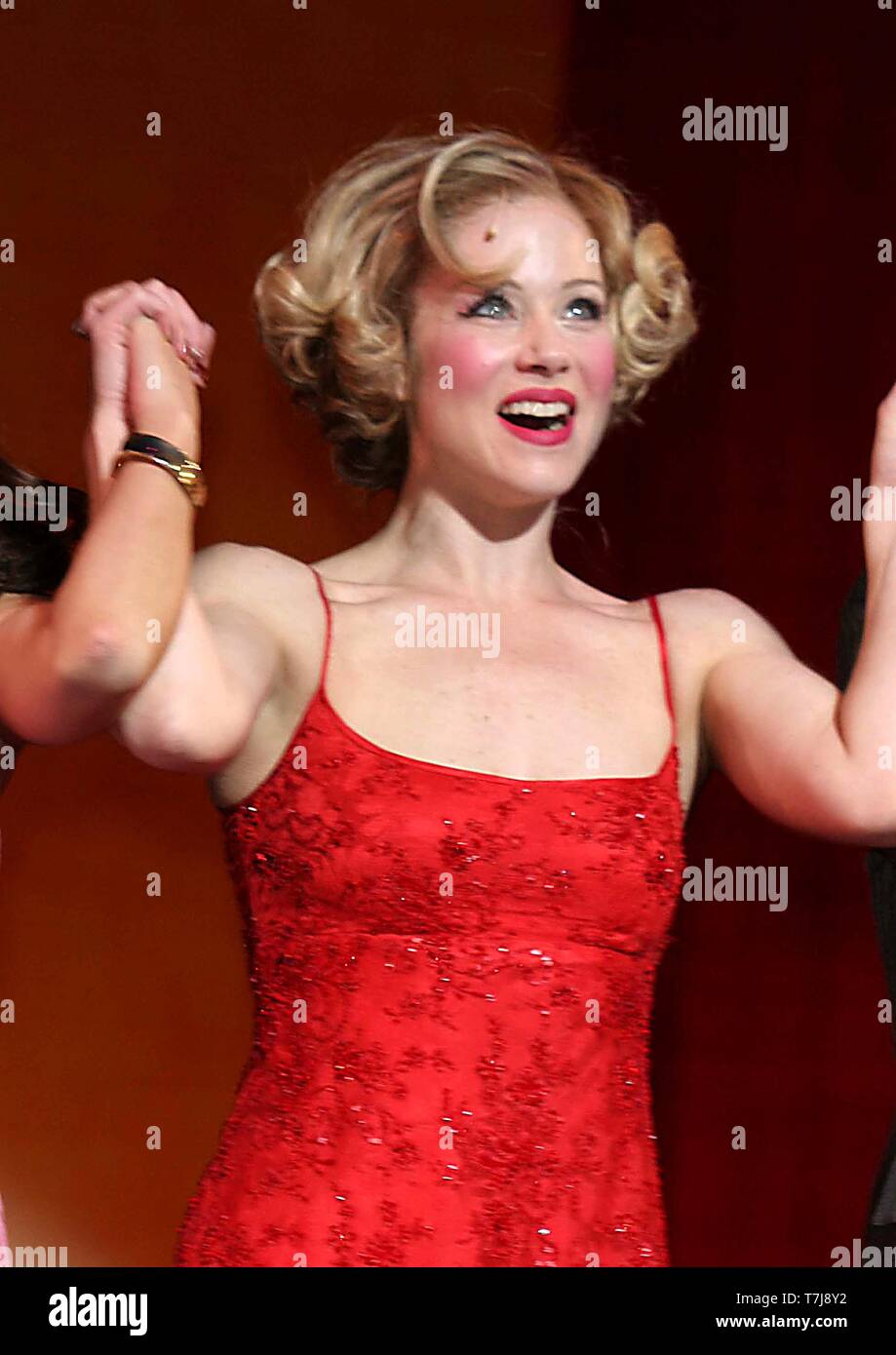 CHRISTINA APPLEGATE 05-04-2005 Soirée d'OUVERTURE DE 'Sweet CHARITY" AU Al Hirschfeld Theatre, NEW YORK Photo de John Barrett/PHOTOlink.net Banque D'Images