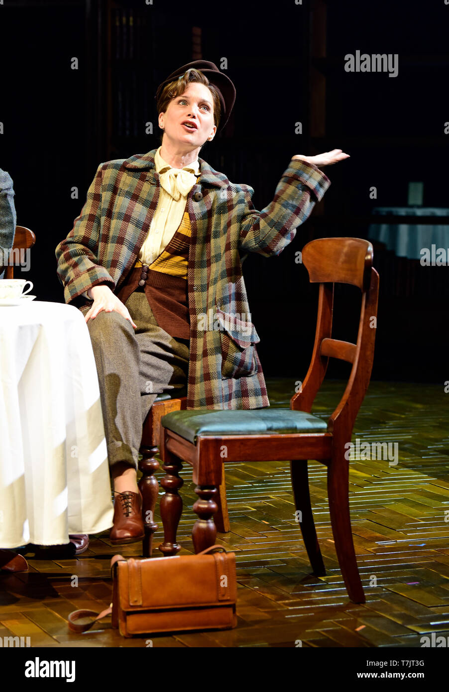 Liz White jouant Joy Gresham dans Shadowlands par William Nicholson au Festival de Théâtre de Chichester, West Sussex, UK. 1 mai 2019. Banque D'Images