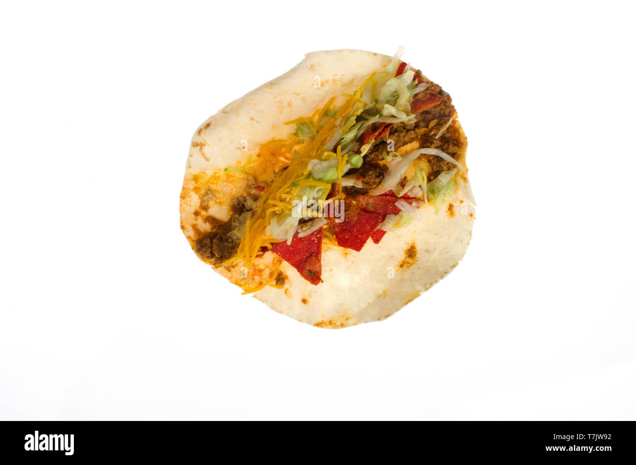 Taco Bell taco soft spicy chargé nacho ouvert sur fond blanc Banque D'Images