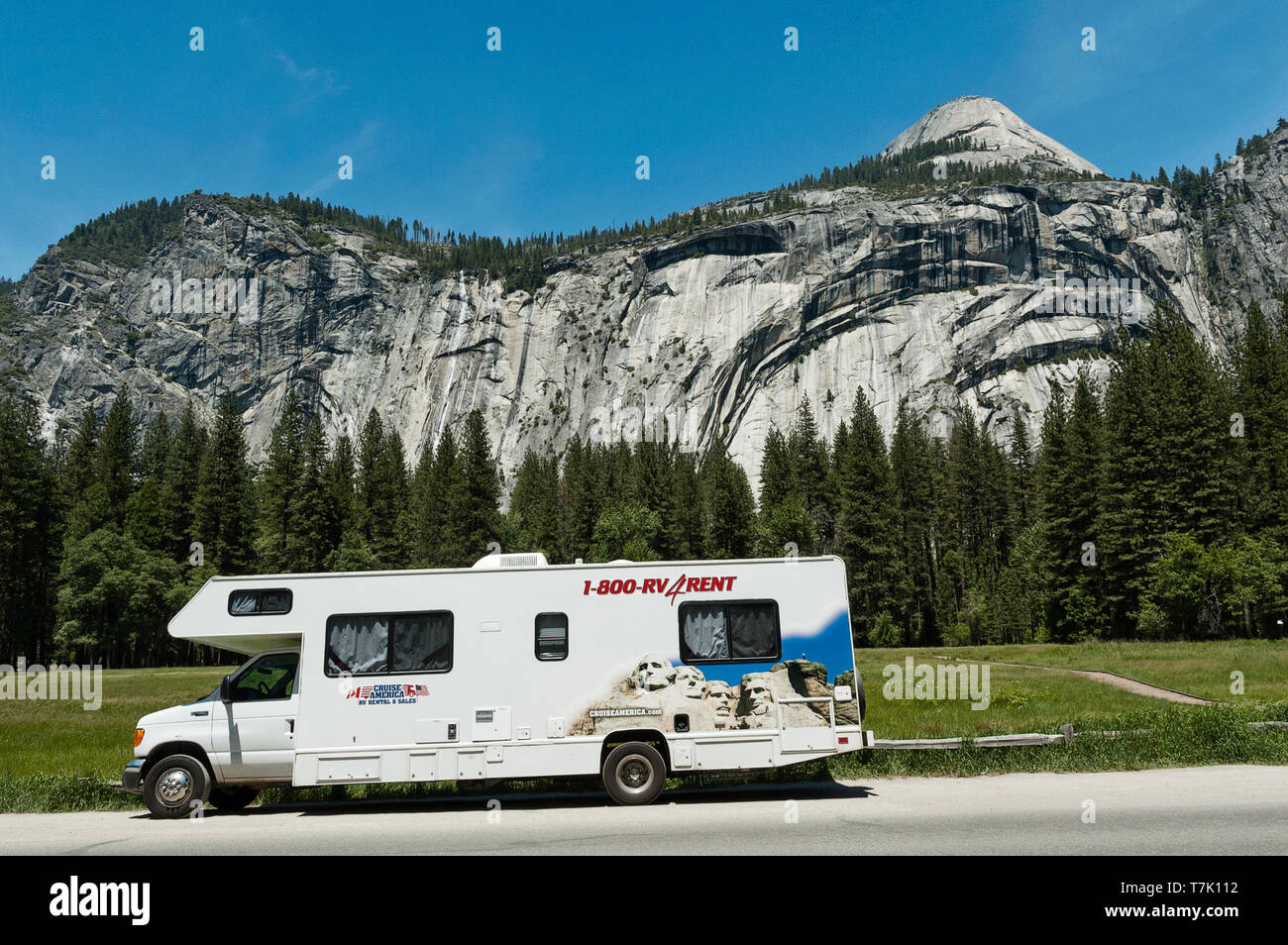 Camping Camping-car garé dans Yosemite National Park California USA Banque D'Images