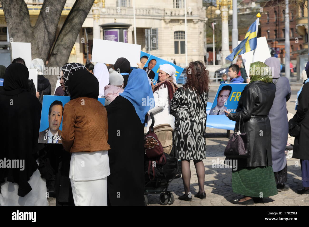 Turcs et Uigurians manifestant contre les membres de la famille manquant dans la reconversion des camps au Xinjiang en Chine. Stockholm, Suède. Nybroplan Mai 2019 Banque D'Images