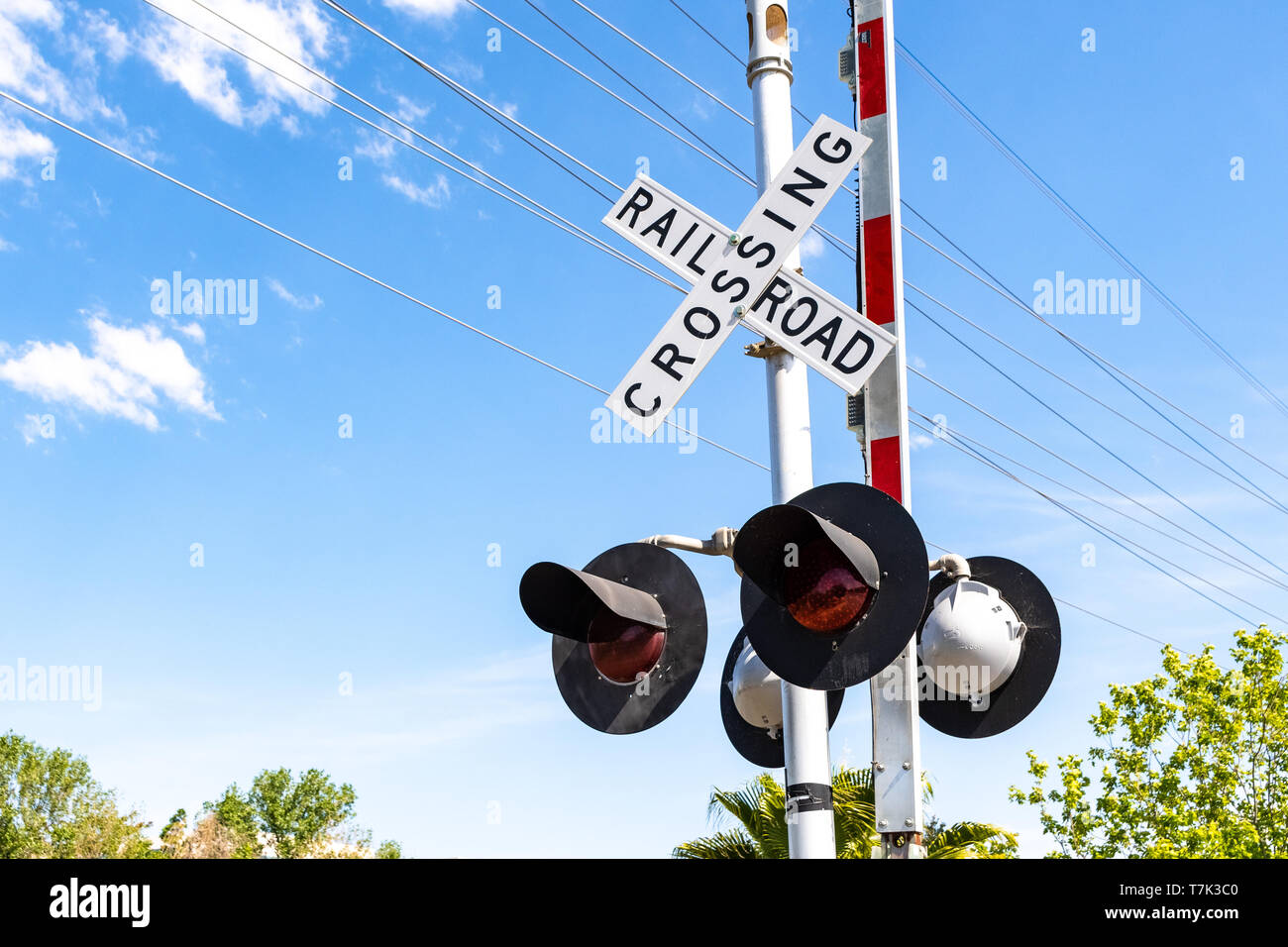Railroad Crossing barrière et stop Banque D'Images