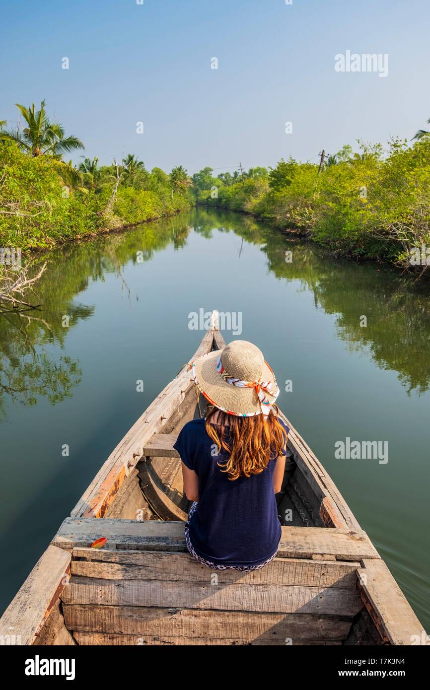 L'Inde, Etat du Kerala, district de Kollam, Munroe island ou Munroturuttu, Inland Island au confluent de la Rivière du lac Ashtamudi et Kallada, backwaters (lagunes et canaux réseaux) visites en bateau Banque D'Images