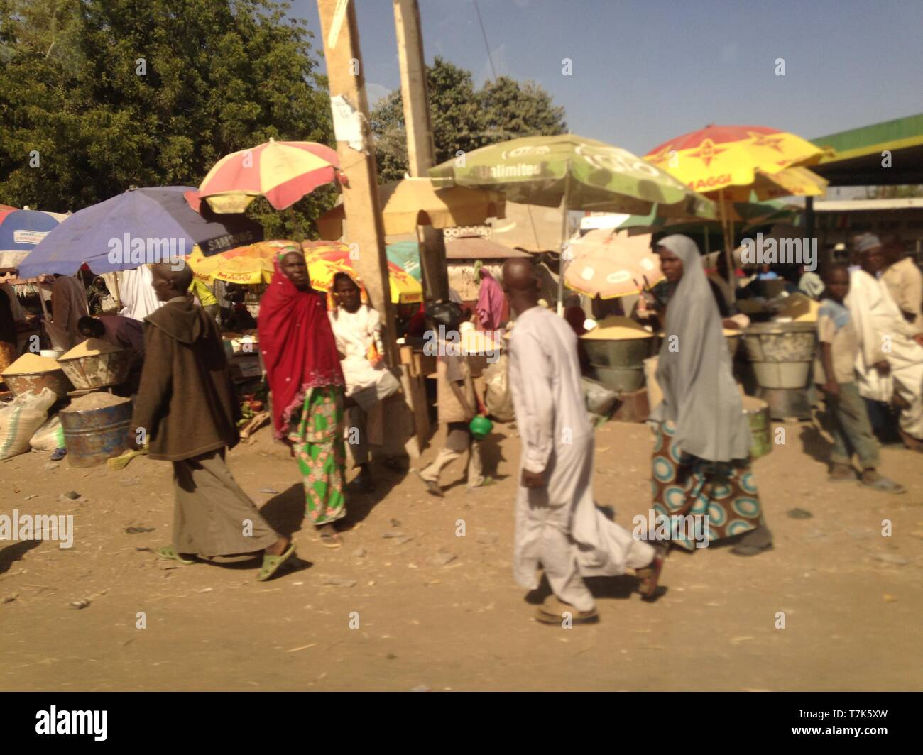 L'exploitation minière illégale du Nigeria les gens qui travaillent dans l'exploitation minière illégale plan du Banque D'Images