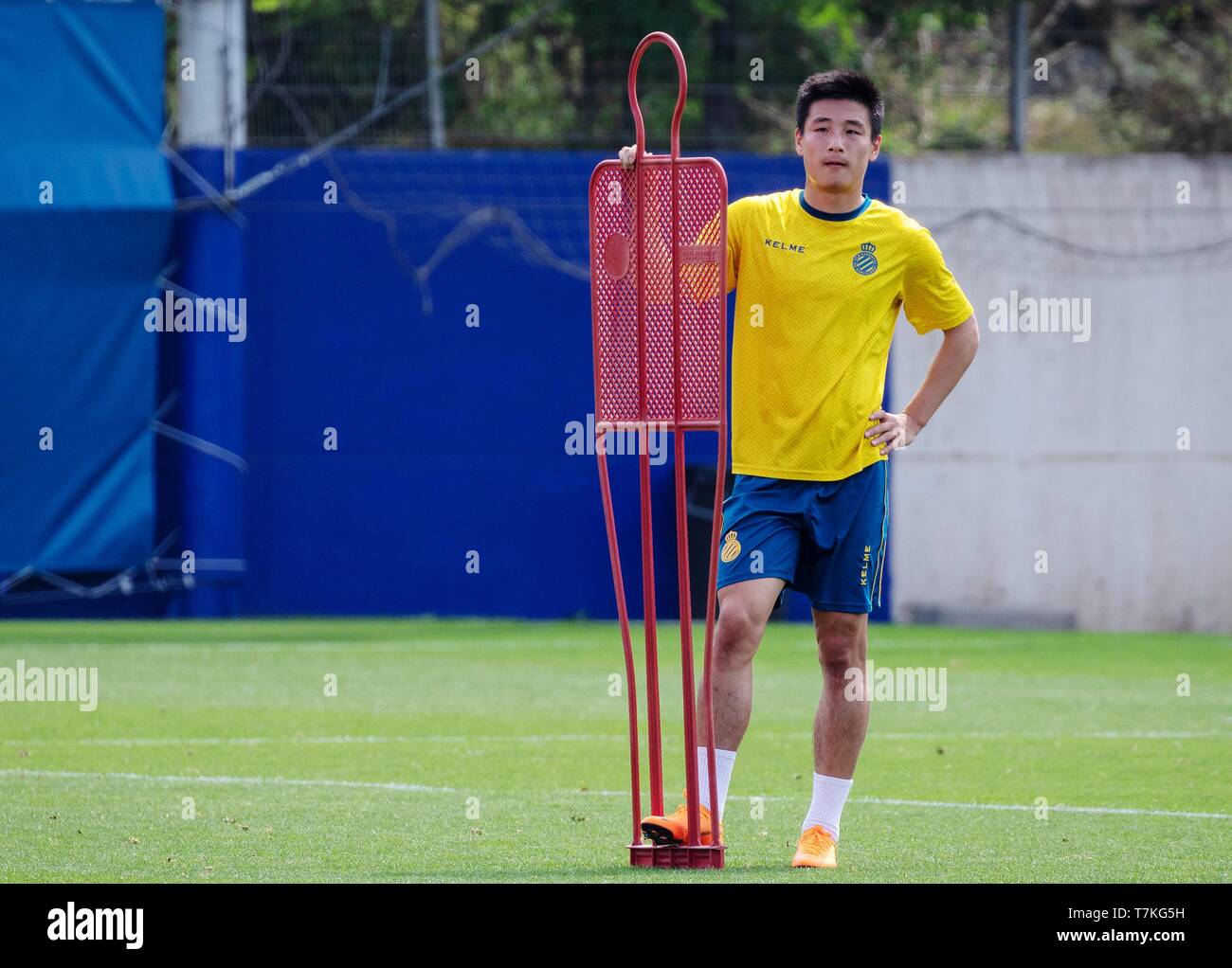 (190508) -- BARCELONE, Mai 8, 2019 (Xinhua) -- Wu Lei prend part à la séance de formation de l'équipe de la ligue espagnole RCD Espanyol de Barcelone, Espagne, le 8 mai 2019. (Xinhua/Joan Gosa) Banque D'Images