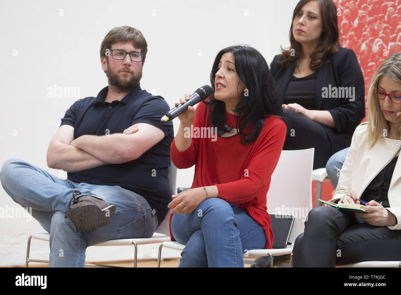 Madrid, Espagne. 8 mai, 2019. Idoia Villanueva vu parler pendant la présentation.Unidas Podemos présenter leur liste de candidats pour les élections à venir le 26 mai au Parlement européen. Lors de la conférence de presse le principal candidat, Maria Eugenia Palop Rodriguez, Idoia Villanueva, Sira Rego (UI) et Ernest Urtasun (Catalogne en ComÃº) avec d'autres candidats ont participé et ils ont présenté les axes du futur programme électoral. Credit : Lito Lizana SOPA/Images/ZUMA/Alamy Fil Live News Banque D'Images