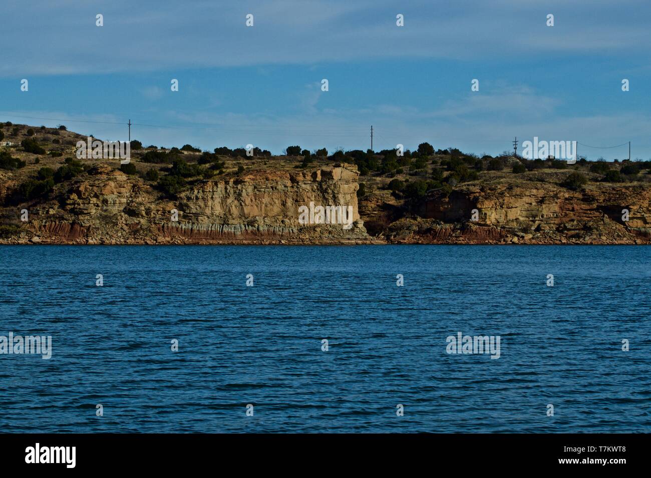 Rivage rocheux Bluffs entourant le lac McKinsey, Texas. Près de l'enclave de Canyon, Texas. Banque D'Images