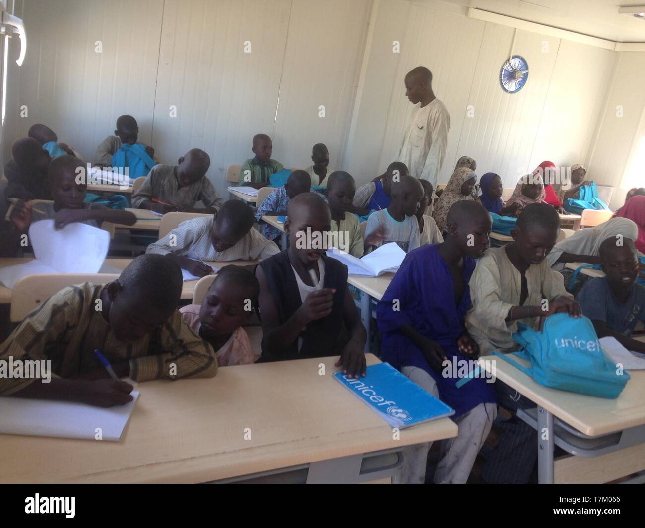 Les enfants sauvés de Boko Haram qui fréquentent l'école en ville centre PDI à Maiduguri Banque D'Images