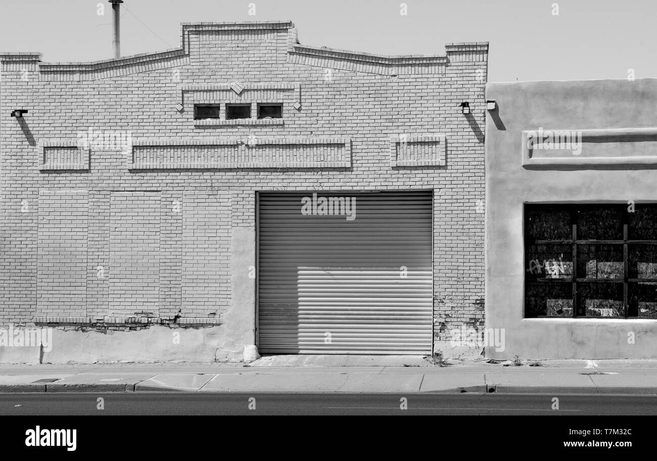 Vieux, délabré des bâtiments entrepôt commercial dans l'attente de l'embourgeoisement dans le populaire quartier des arts de l'entrepôt dans le centre-ville historique de Tucson, AZ Banque D'Images