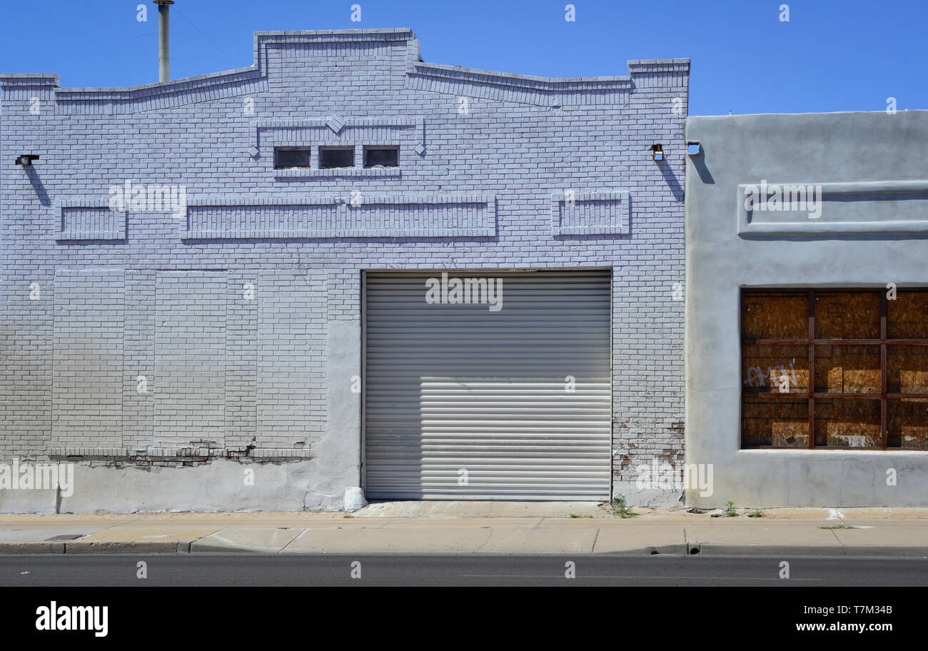 Vieux, délabré des bâtiments entrepôt commercial dans l'attente de l'embourgeoisement dans le populaire quartier des arts de l'entrepôt dans le centre-ville historique de Tucson, AZ Banque D'Images