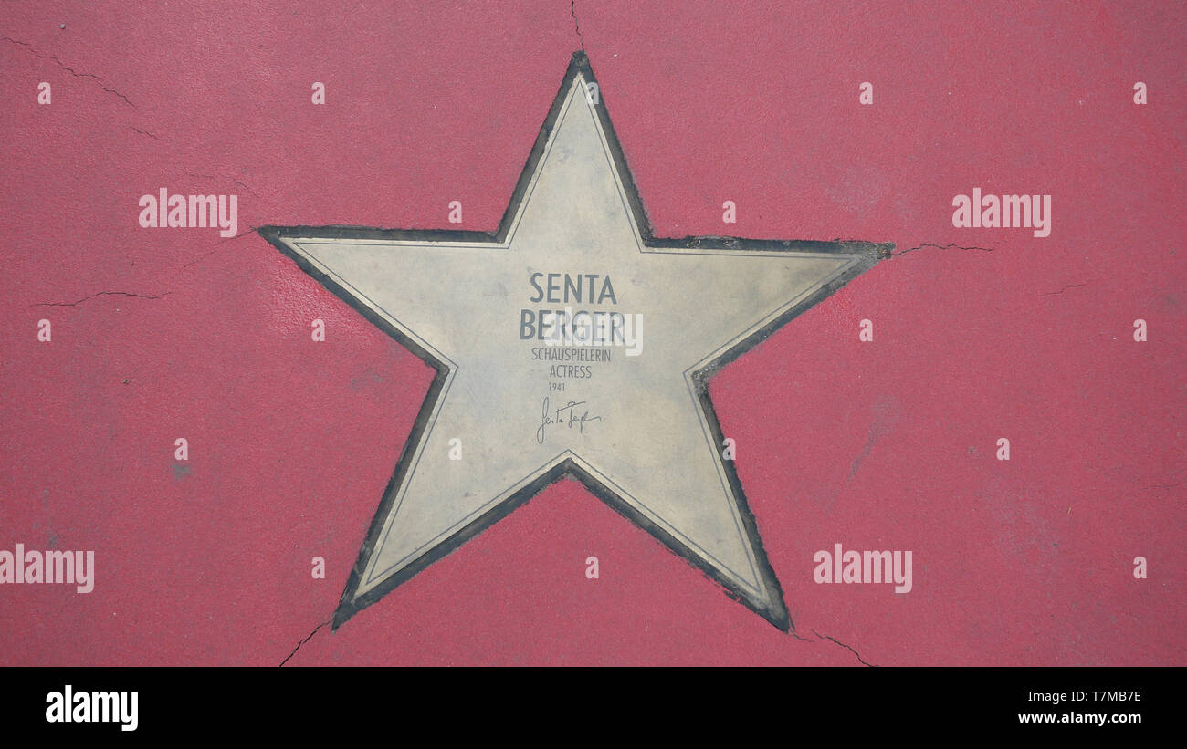 BERLIN, ALLEMAGNE - le 4 mai 2019 : Star de Senta Berger au Boulevard der Stars, Walk of Fame à Berlin, Allemagne Banque D'Images