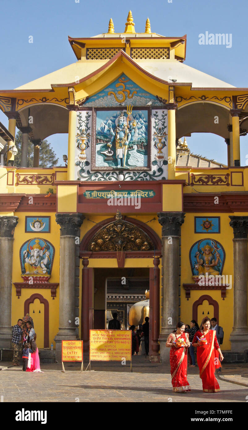 Entrée de Pashupatinath temple hindou dédié au Dieu Shiva, Vallée de Katmandou, Népal Banque D'Images