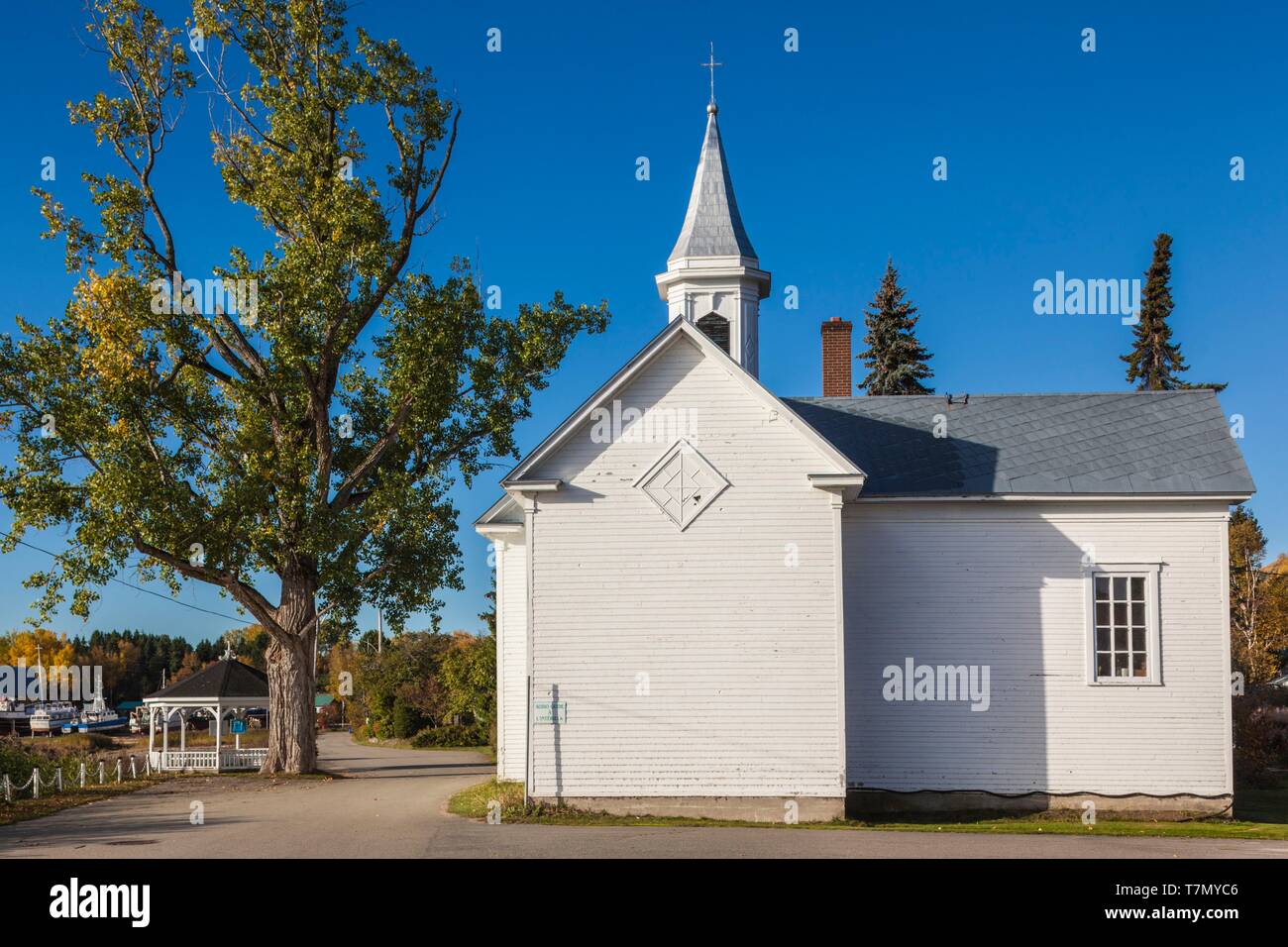 Canada, Québec , région de la Capitale-Nationale, de Charlevoix, de Saint Joseph de la rive, l'église du village Banque D'Images Canada, Québec , région de la Capitale-Nationale, de Charlevoix, de Saint Joseph de la rive, l'église du village Banque D'Images