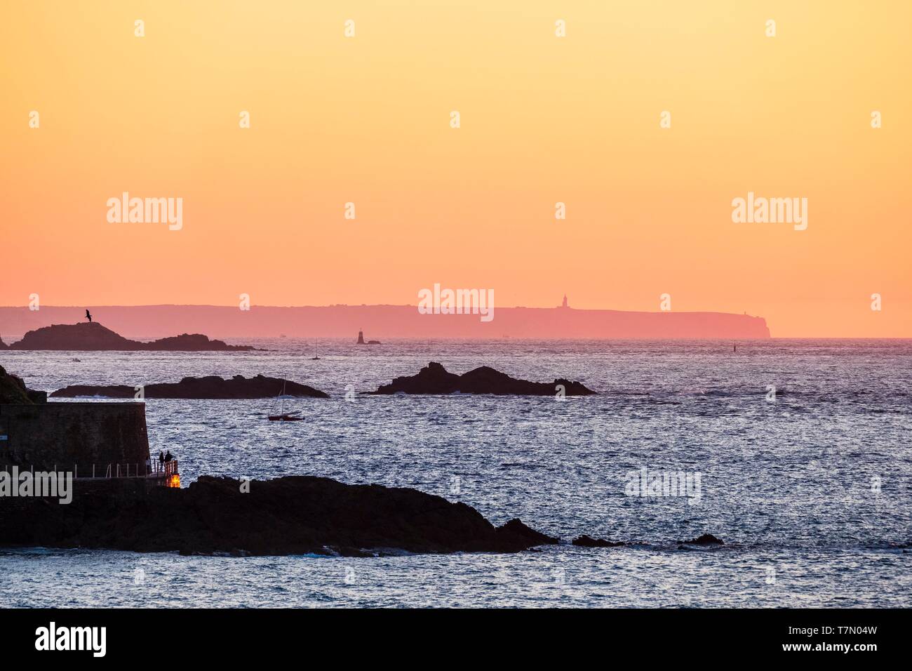 France, Ille-et-Vilaine, Dinard, Cap Fréhel dans l'arrière-plan Banque D'Images