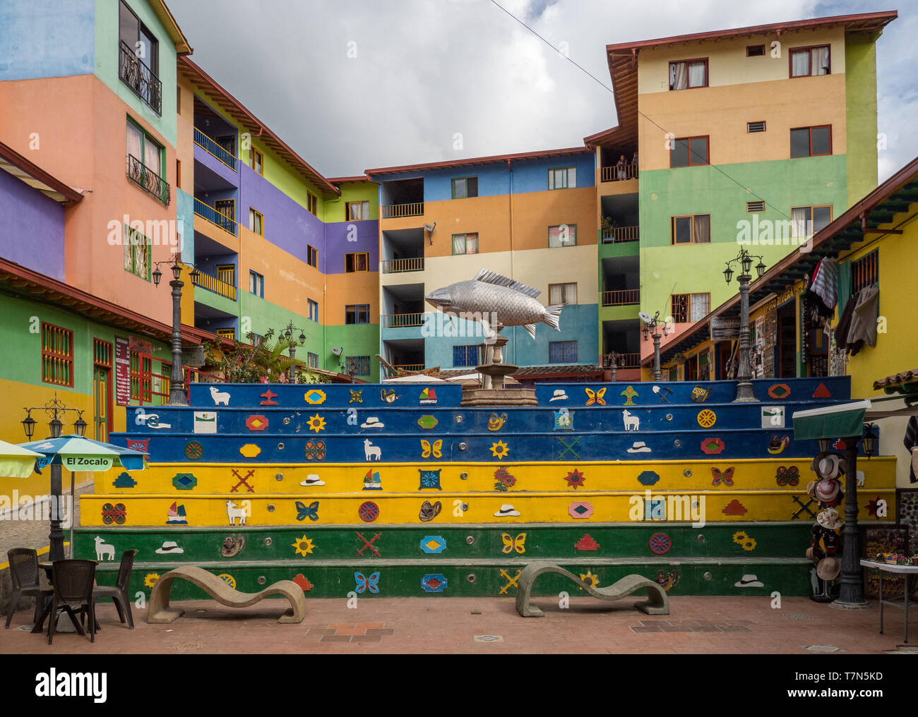 Guatapé, Colombie. L'une des plus belles villes colorées et Banque D'Images