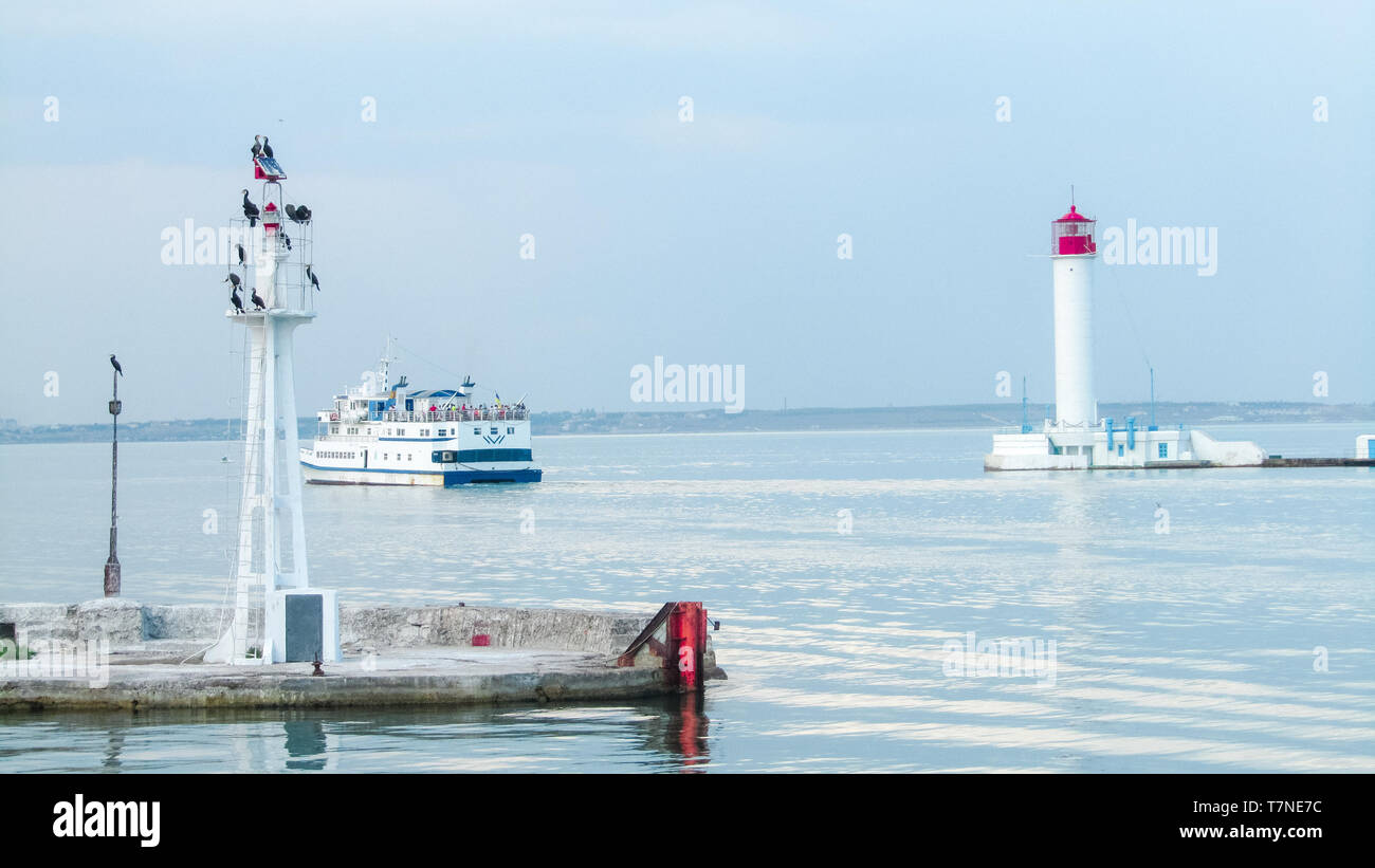 Phare. Odessa, sur la mer Noire. Coucher du soleil en été Banque D'Images