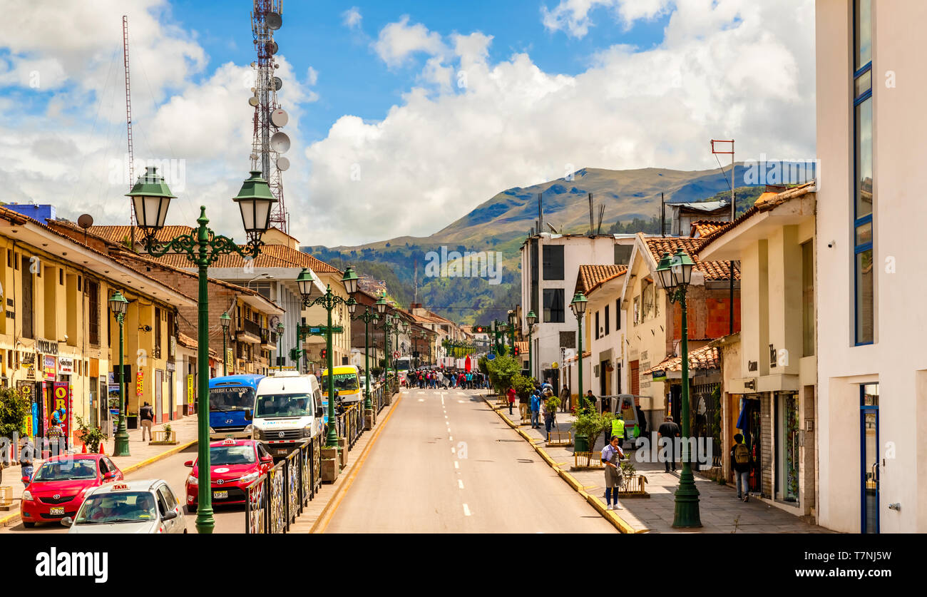 Cusco, Pérou - 3 Avril, 2019 : vue panoramique à la rue principale appelée Av El Sol en Pérou. Banque D'Images