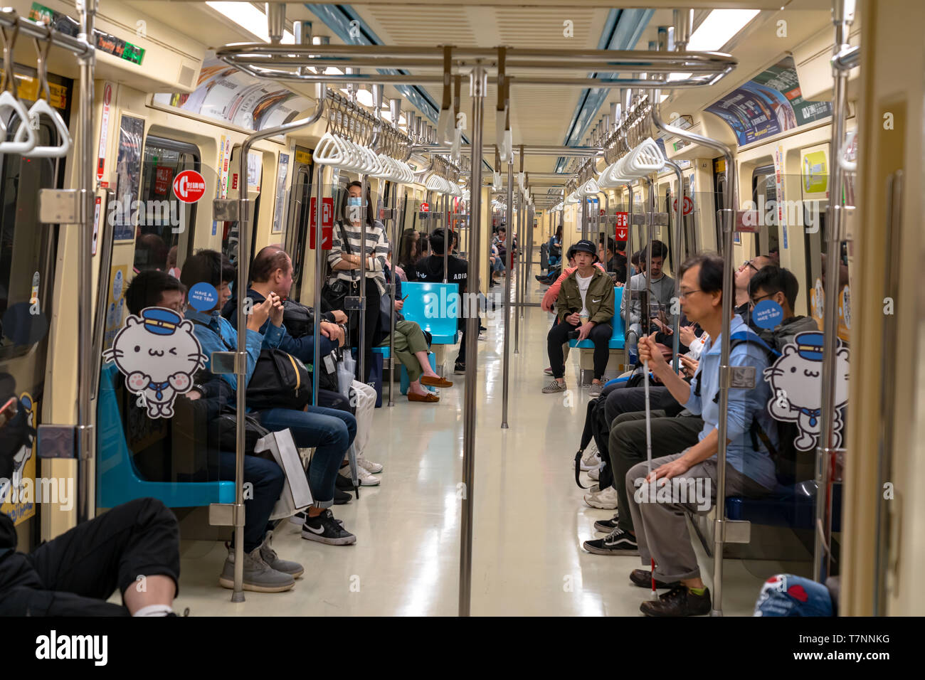 Métro de Taipei à l'intérieur de la voiture. Banque D'Images