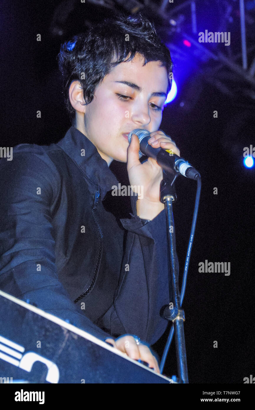 Mira Aroyo Chanteur De Ladytron Se Produisant Au Reading Festival 01 Photo Stock Alamy