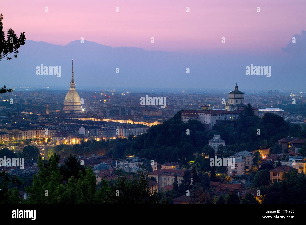 Turin, Piémont, Italie . Un paysage urbain au coucher du soleil de l'Italie du nord ville Banque D'Images