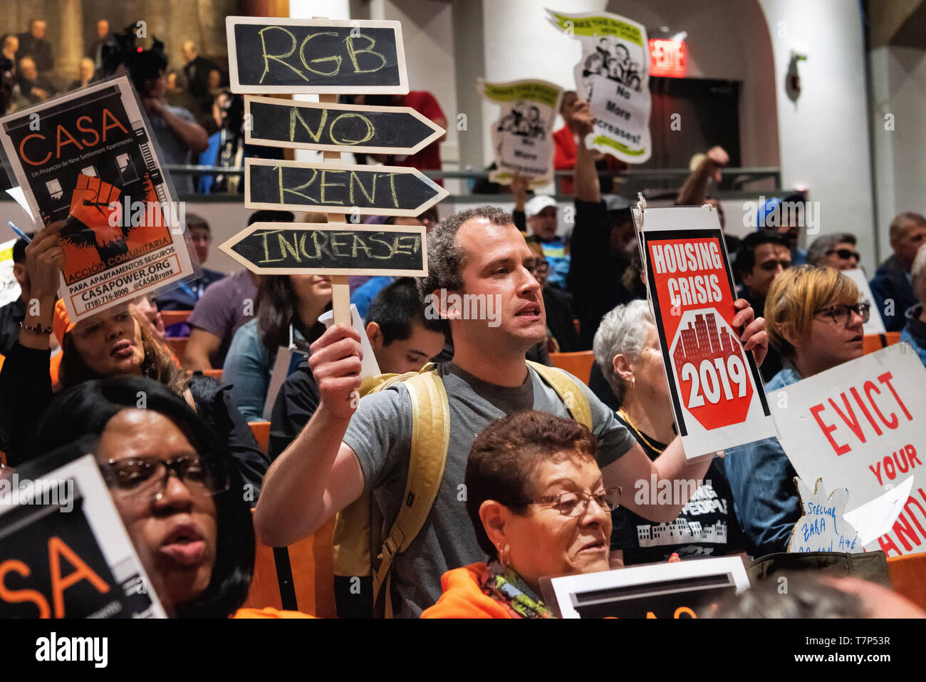 New York, États-Unis. 07Th Mai, 2019. Les locataires se sont ralliés à la NYC Louer Lignes directrices réunion du Conseil au cours de la Cooper Union à Manhattan. Les locataires, les militants et les organisateurs communautaires ont exigé plus d'augmentations de loyer pour les locataires à louer appartements-stabilisées. Crédit : La Société Holtermann-Gorden/Pacific Press/Alamy Live News Banque D'Images