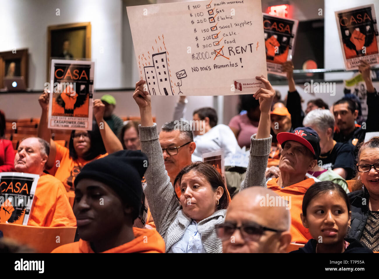 New York, États-Unis. 07Th Mai, 2019. Les locataires se sont ralliés à la NYC Louer Lignes directrices réunion du Conseil au cours de la Cooper Union à Manhattan. Les locataires, les militants et les organisateurs communautaires ont exigé plus d'augmentations de loyer pour les locataires à louer appartements-stabilisées. Crédit : La Société Holtermann-Gorden/Pacific Press/Alamy Live News Banque D'Images