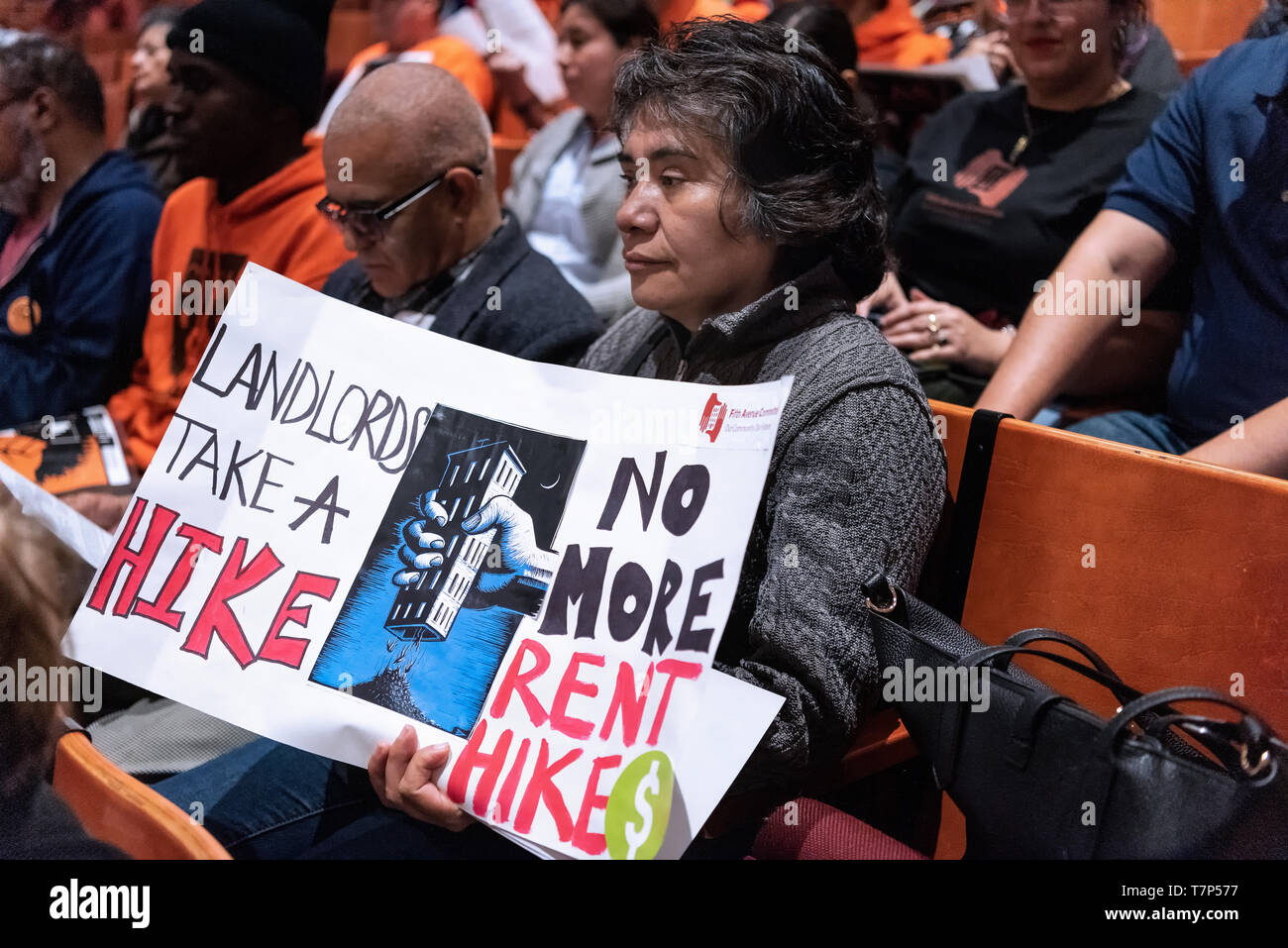 New York, États-Unis. 07Th Mai, 2019. Les locataires se sont ralliés à la NYC Louer Lignes directrices réunion du Conseil au cours de la Cooper Union à Manhattan. Les locataires, les militants et les organisateurs communautaires ont exigé plus d'augmentations de loyer pour les locataires à louer appartements-stabilisées. Crédit : La Société Holtermann-Gorden/Pacific Press/Alamy Live News Banque D'Images
