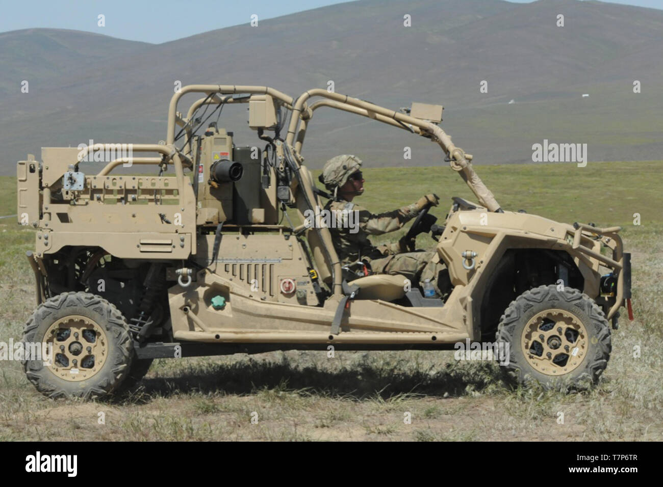 Centre de formation de Yakima, Washington - Un véhicule autonome manuevers autour de la zone d'entraînement, le 4 mai 2019, à l'évaluation militaire interarmées 19 ici. JWA 19 s'agit d'une modernisation à grande échelle, étaient des unités participantes peuvent améliorer leur état de préparation alors que l'intégration et à l'évaluation des concepts innovants et des capacités dans un environnement opérationnel difficile. (U.S. Photo de l'armée par la FPC. Valentina Y. Montano, Mobile 302e Détachement des affaires publiques) Banque D'Images