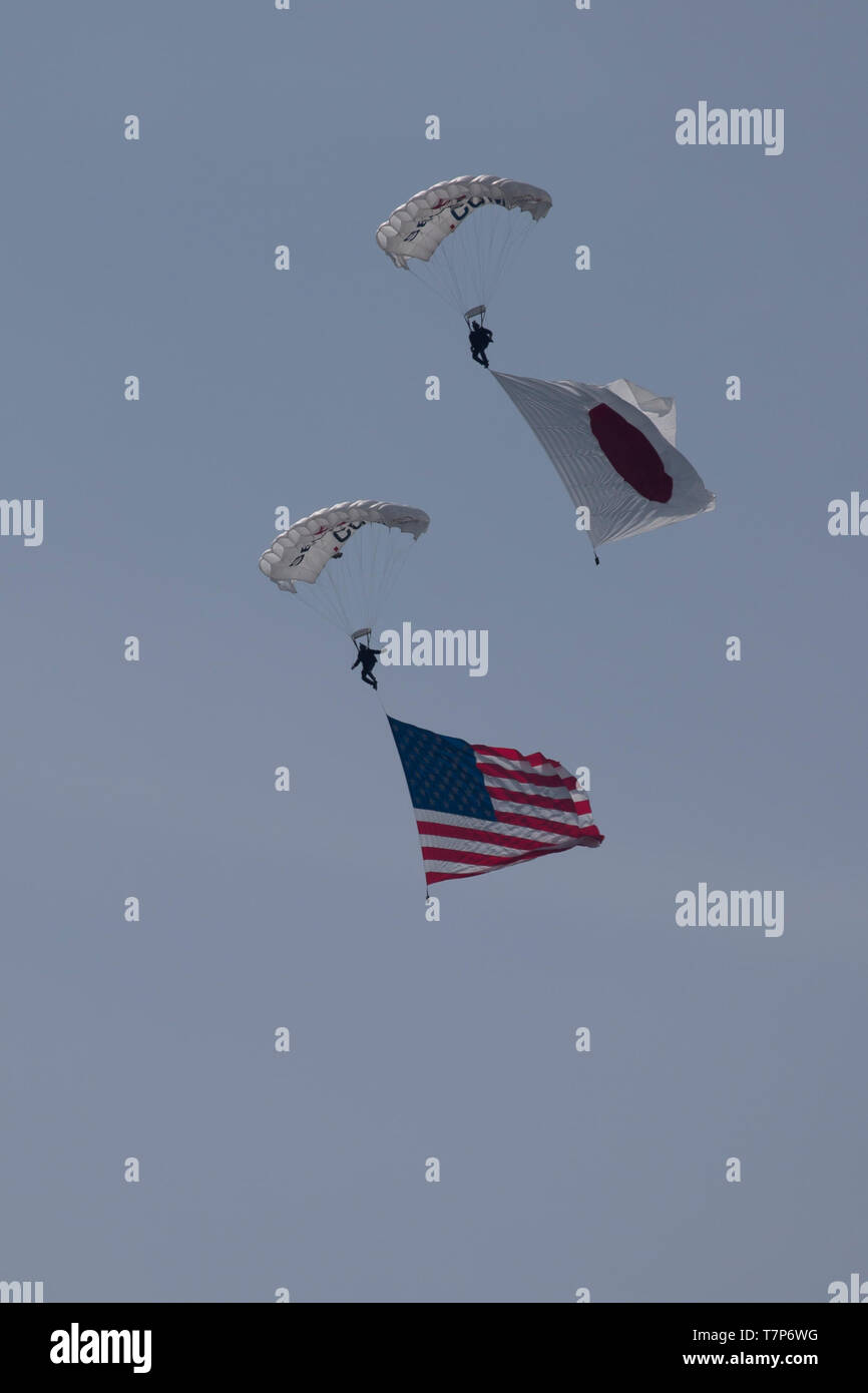 Fastrax effectuez une équipe flag lors de la 43e Japon d'autodéfense maritime - Marine Corps Air Station Iwakuni Journée de l'amitié au MCAS Iwakuni, Japon, le 5 mai 2019. Depuis 1973, MCAS Iwakuni a tenu une seule journée air show conçu pour favoriser des relations positives et d'offrir une expérience passionnante qui affiche le soutien communautaire entre les États-Unis et le Japon. Le spectacle aérien englobe divers affichage statique américains et japonais d'aéronefs, numéros aériens, de nourriture et de divertissement. (U.S. Marine Corps photo par Lance Cpl. Tyler Harmon) Banque D'Images