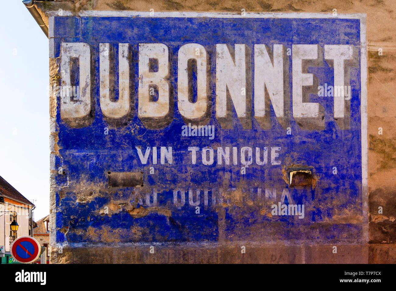 Vieux Mur publicité pour l'alcool Dubonnet Banque D'Images Vieux Mur publicité pour l'alcool Dubonnet Banque D'Images