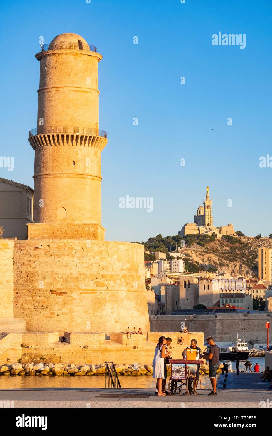 France, Bouches du Rhône, Marseille, Fort Saint Jean, la tour du Roi Renée et la Bonne Mère Banque D'Images