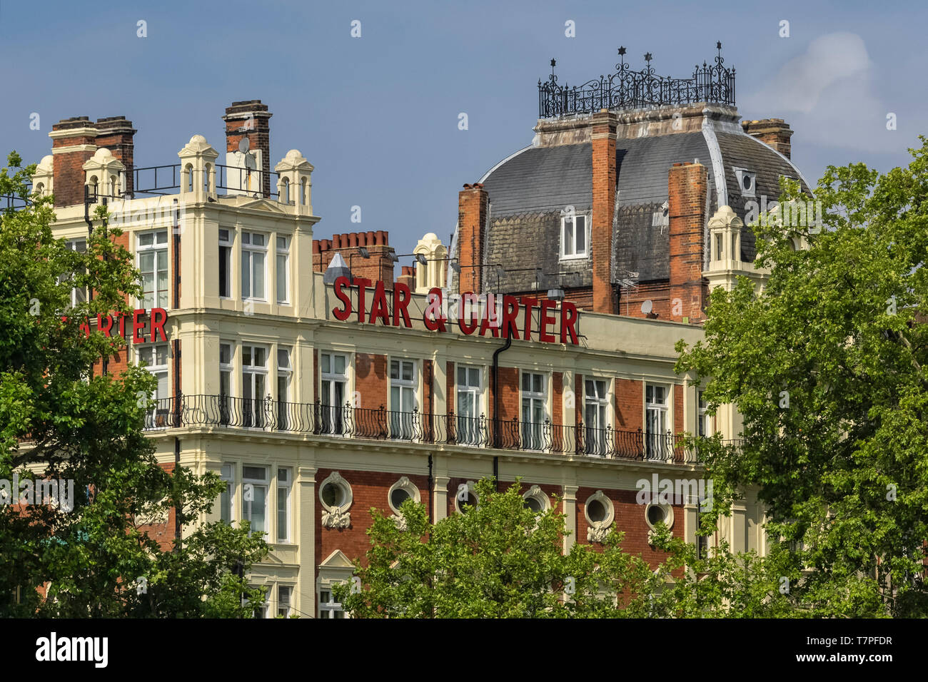 PUTNEY, LONDRES, Royaume-Uni - 04 JUILLET 2018 : la façade du Star and Garter Pub, un bâtiment édouardien Banque D'Images
